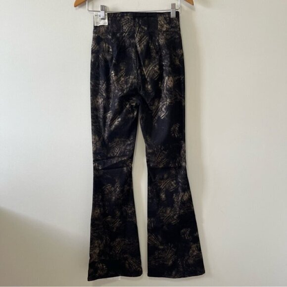 Free People Jayde Metallic Printed Flare Jeans in Black Tie Size 27 - Picture 4 of 16